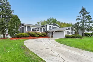 18951 Willow Ave, Country Club Hills, IL 60478 - Photo 1