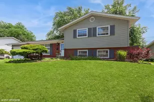 6805 Roberts Dr, Woodridge, IL 60517 - Photo 1