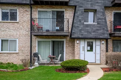 9452 Bay Colony Drive #2W, Des Plaines, IL 60016 - Photo 1