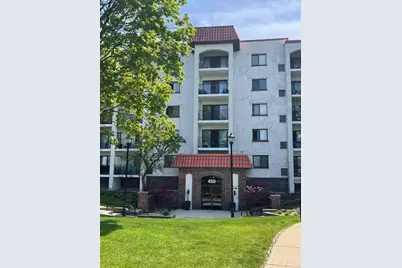450 Plum Creek Dr #305, Wheeling, IL 60090 - Photo 1