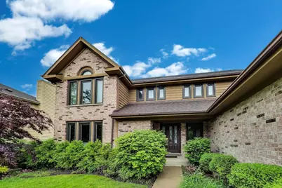 450 Newtown Drive, Buffalo Grove, IL 60089 - Photo 1