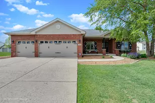 608 W North St, Peotone, IL 60468 - Photo 1