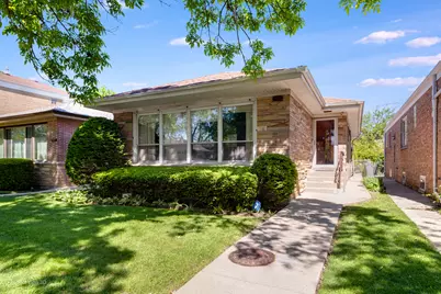 6147 N Harding Avenue, Chicago, IL 60659 - Photo 1