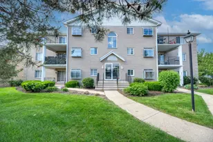 464 S President St, Carol Stream, IL 60188 - Photo 1