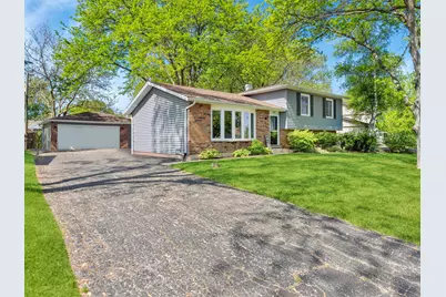 2109 Sprucewood Lane, Lindenhurst, IL 60046 - Photo 1