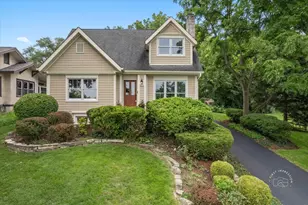 832 N 2nd Ave, Saint Charles, IL 60174 - Photo 1