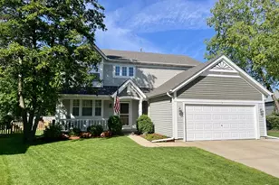 7 Ivy Ct, South Elgin, IL 60177 - Photo 1