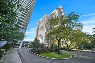 4250 N Marine Dr, Chicago, IL 60613 - Photo 1