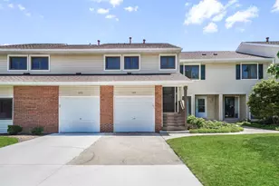 1073 Hidden Lake Dr, Buffalo Grove, IL 60089 - Photo 1