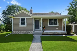 330 3rd St, Libertyville, IL 60048 - Photo 1