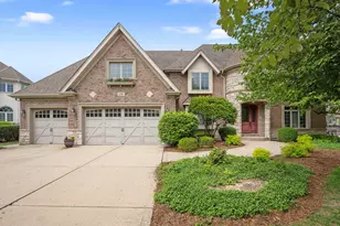 158 Los Lagos Dr, Bloomingdale, IL 60108 - Photo 1