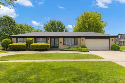 323 E Weathersfield Way, Schaumburg, IL 60193 - Photo 1