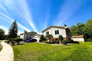 884 Lakeside Dr, Bartlett, IL 60103 - Photo 1