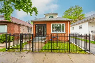 8425 S Essex Ave, Chicago, IL 60617 - Photo 1