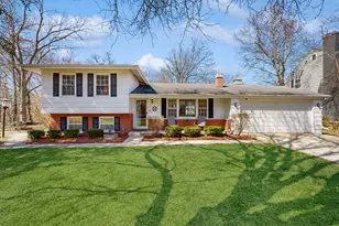 1S550 Hawthorne Ln, Wheaton, IL 60189 - Photo 1