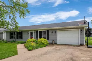 914 Linda Ln, Lake Holiday, IL 60548 - Photo 1