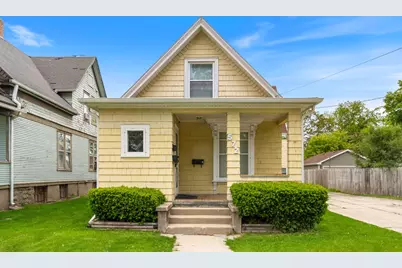 572 Walnut Avenue, Elgin, IL 60123 - Photo 1