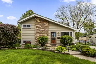 525 N 3rd Ave, Villa Park, IL 60181 - Photo 1