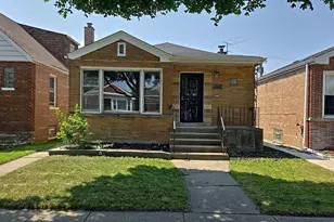 9028 S Ridgeland Ave, Chicago, IL 60617 - Photo 1