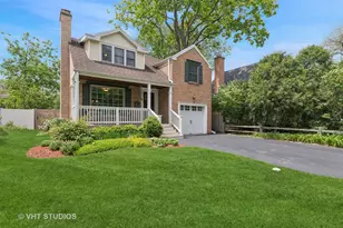 720 Beaver Rd, Glenview, IL 60025 - Photo 1