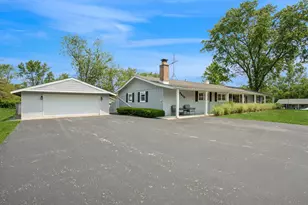 4420 185th Pl, Country Club Hills, IL 60478 - Photo 1