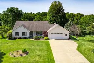 9575 E Marquand Dr, Rochelle, IL 61068 - Photo 1