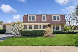 1251 Country Ln, Deerfield, IL 60015 - Photo 1