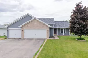 912 Meadow Ln, Winnebago, IL 61088 - Photo 1