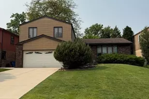 2952 Briarwood Dr, Mount Prospect, IL 60056 - Photo 1