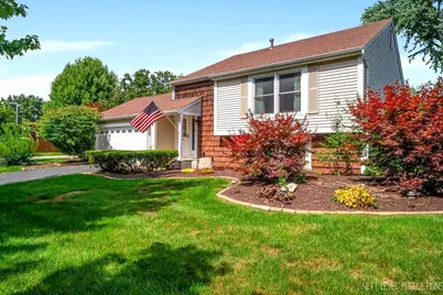 905 Lexington Avenue, Saint Charles, IL 60174 - Photo 1