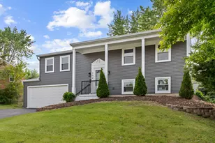 104 N Braintree Dr, Schaumburg, IL 60194 - Photo 1