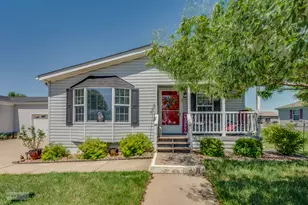 654 Bluebird Cir, Sandwich, IL 60548 - Photo 1