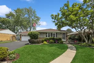 625 Patricia Ln, Des Plaines, IL 60016 - Photo 1