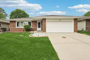 2136 N Westmoreland Dr, Palatine, IL 60074 - Photo 1