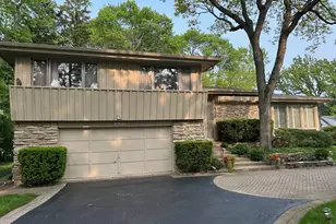 73 W Canterbury Ln, Northfield, IL 60093 - Photo 1