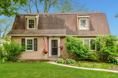 106 N Eastwood Avenue, Mount Prospect, IL 60056 - Photo 1
