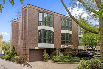 1162 W Farwell Avenue, Chicago, IL 60626 - Photo 1