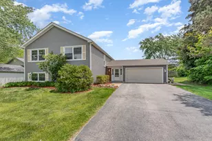 792 Ravenswood Ct, Lake Zurich, IL 60047 - Photo 1