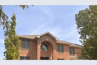 805 S Chatham Avenue, Addison, IL 60101 - Photo 1