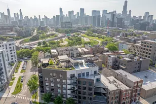 613 N Ogden Ave, Chicago, IL 60642 - Photo 1