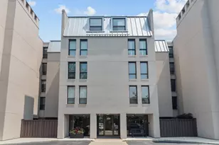 640 Winnetka Mews Ave, Winnetka, IL 60093 - Photo 1