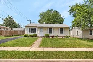 402 Kenyon Ave, Romeoville, IL 60446 - Photo 1