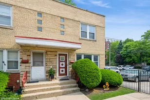 226 S Maple Ave, Oak Park, IL 60302 - Photo 1