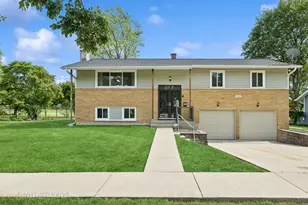 1341 E Kenilworth Ave, Palatine, IL 60074 - Photo 1