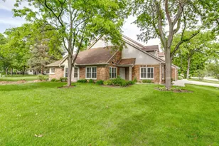 230 Willow Pkwy, Buffalo Grove, IL 60089 - Photo 1