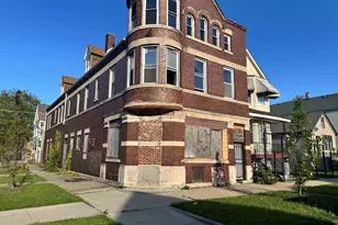 8401 S Brandon Ave, Chicago, IL 60617 - Photo 1