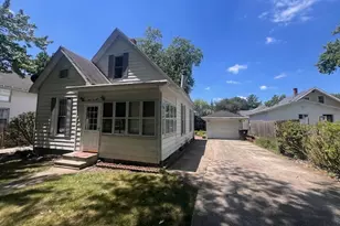 409 S East St, Clifton, IL 61727 - Photo 1