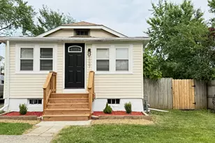 1327 N Pleasant Dr, Round Lake Beach, IL 60073 - Photo 1