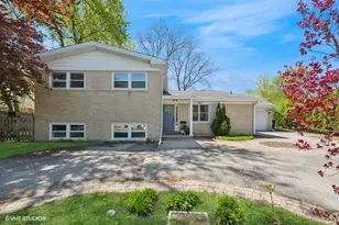 327 Wilshire Dr E, Wilmette, IL 60091 - Photo 1