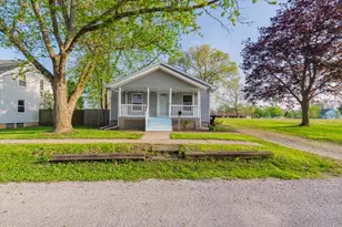800 E Webster St, Clifton, IL 61727 - Photo 1